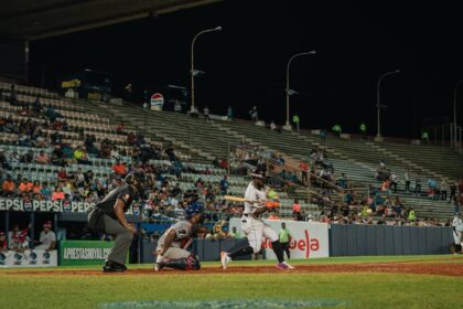 Tiburones de La Guaira vencen a las Águilas del Zulia 5-2