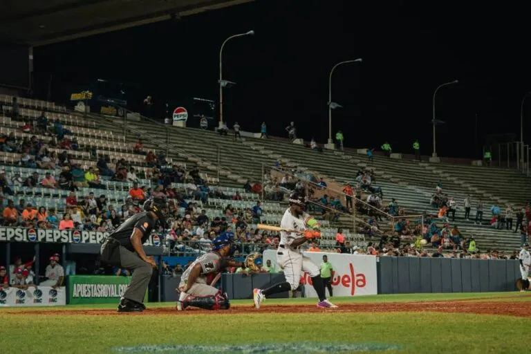 Tiburones de La Guaira vencen a las Águilas del Zulia 5-2