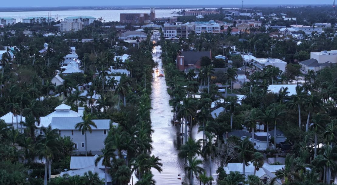 Devastación en Florida tras huracán Milton: Miles siguen sin electricidad