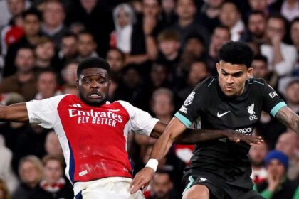 Liverpool empata con el Arsenal 2-2 y pierde el liderato