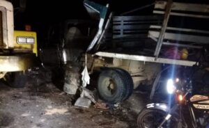 Autobús y camión colisionan en Mara dejando dos muertos