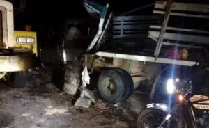 Autobús y camión colisionan en Mara dejando dos muertos