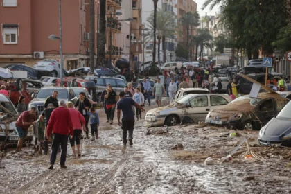 Falta de ayuda gubernamental agrava la crisis por inundaciones en Valencia, España
