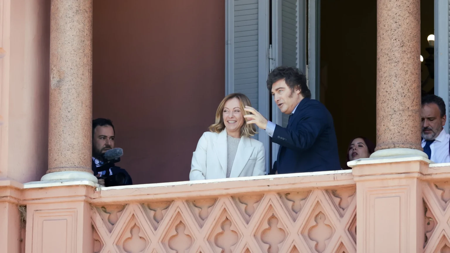 Italia reconoce a Edmundo González Urrutia como "presidente electo" de Venezuela en reunión con Milei