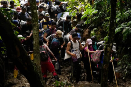 Panamá impone multas de hasta 5.000 dólares a migrantes irregulares en el Darién
