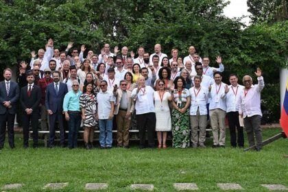 Delegación del ELN llega a Caracas para reanudar negociaciones de paz con el Gobierno colombiano