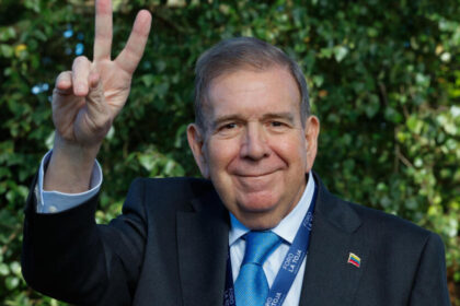 Edmundo González denuncia ataque sistemático tras alerta roja de Interpol