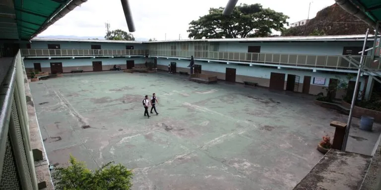 Estudiantes sufren intoxicaciones masivas en Venezuela debido a desafíos en redes sociales