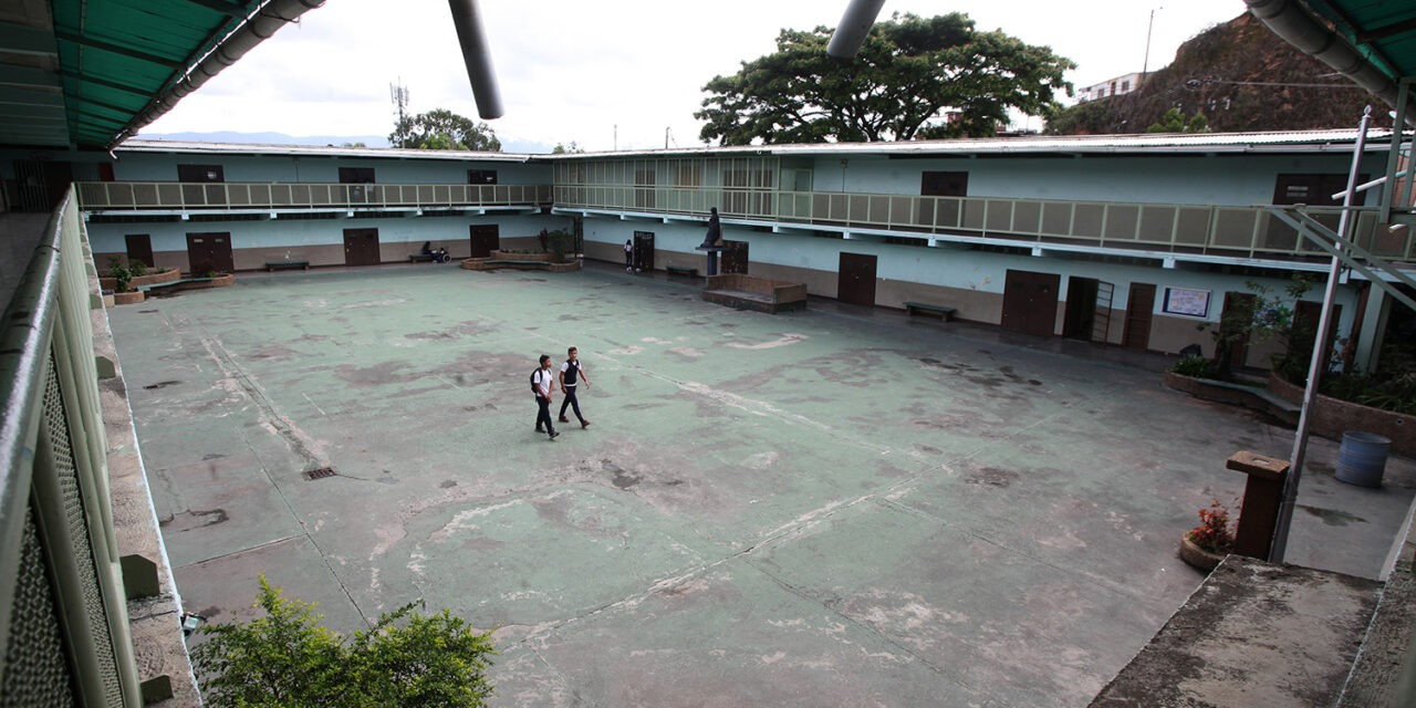 Estudiantes sufren intoxicaciones masivas en Venezuela debido a desafíos en redes sociales