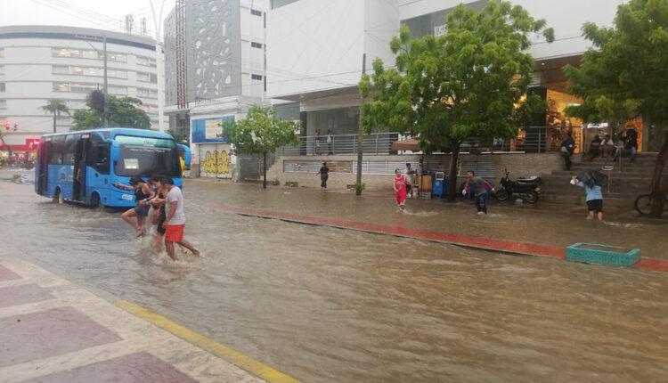 Emergencia en Santa Marta tras avalancha provocada por torrenciales lluvias