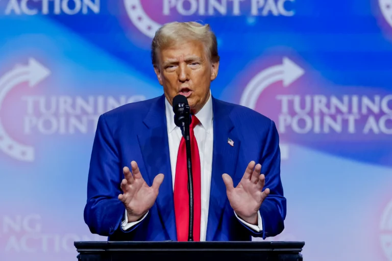 Trump arremete contra Kamala Harris en mitin de Carolina del Norte