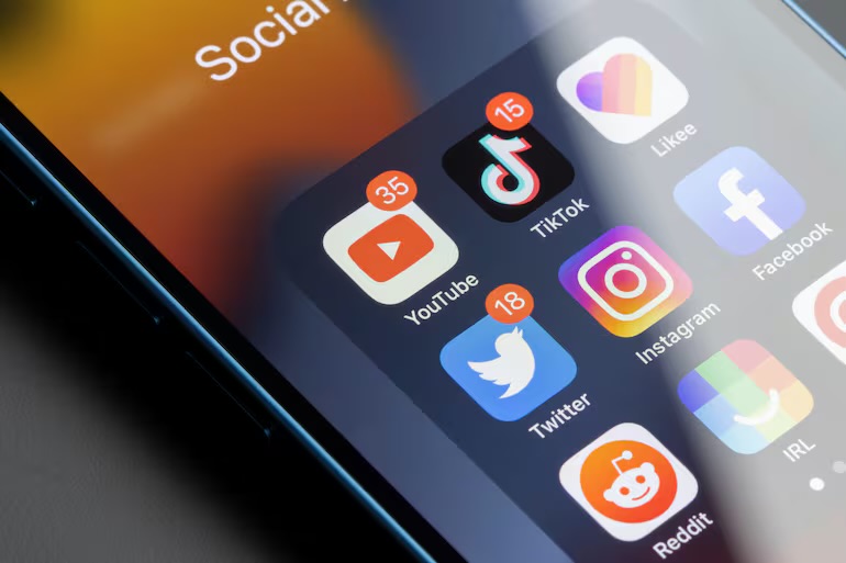 Australia prohibirá acceso a redes sociales a menores de 16