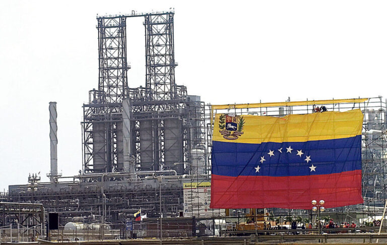 Biden renueva licencias a petroleras en Venezuela antes de la llegada de Trump
