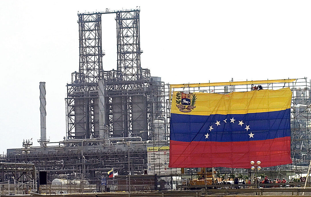 Biden renueva licencias a petroleras en Venezuela antes de la llegada de Trump