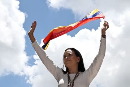Fiscalía de Venezuela investiga a María Corina Machado por traición y conspiración