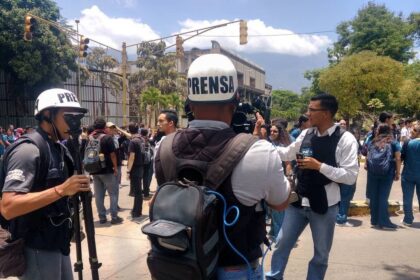 Venezolanos exigen libertad para periodistas detenidos en el Día Internacional contra la Impunidad