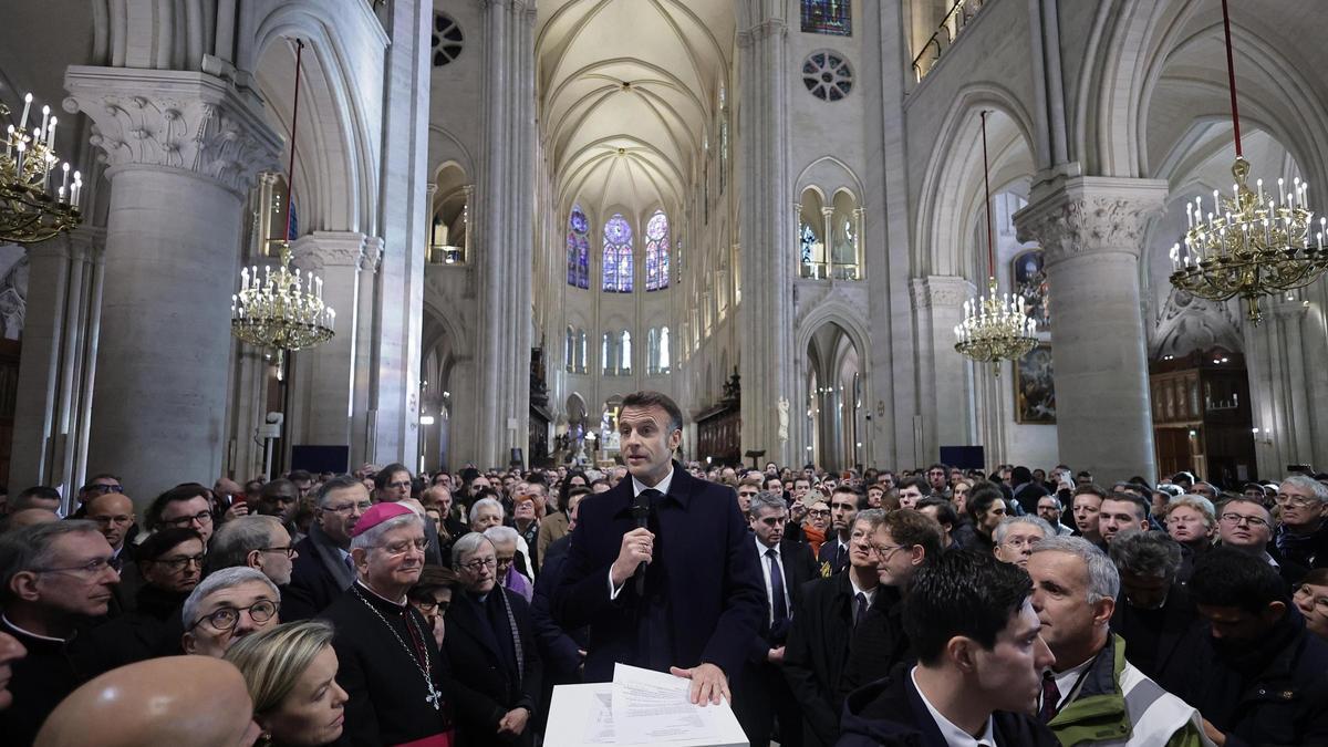 Notre Dame reveló su restauración en la visita del presidente Macron