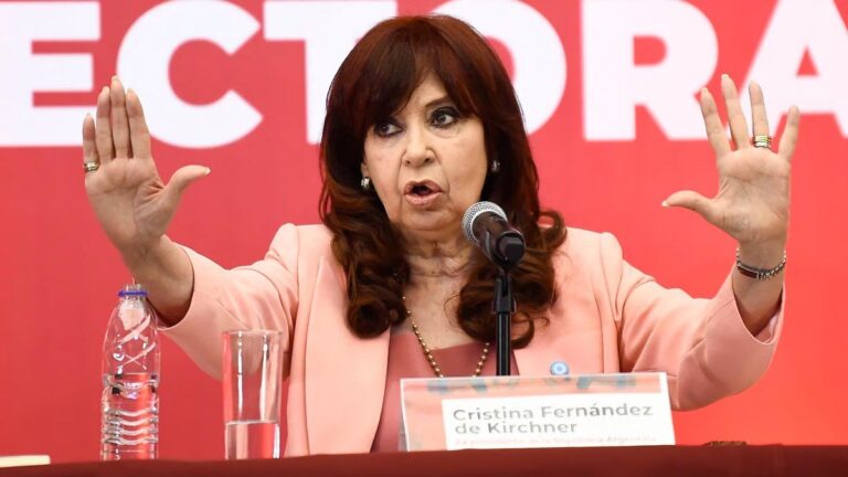 Condenan a seis años de prisión a Cristina Fernández de Kirchner por irregularidades en obras viales