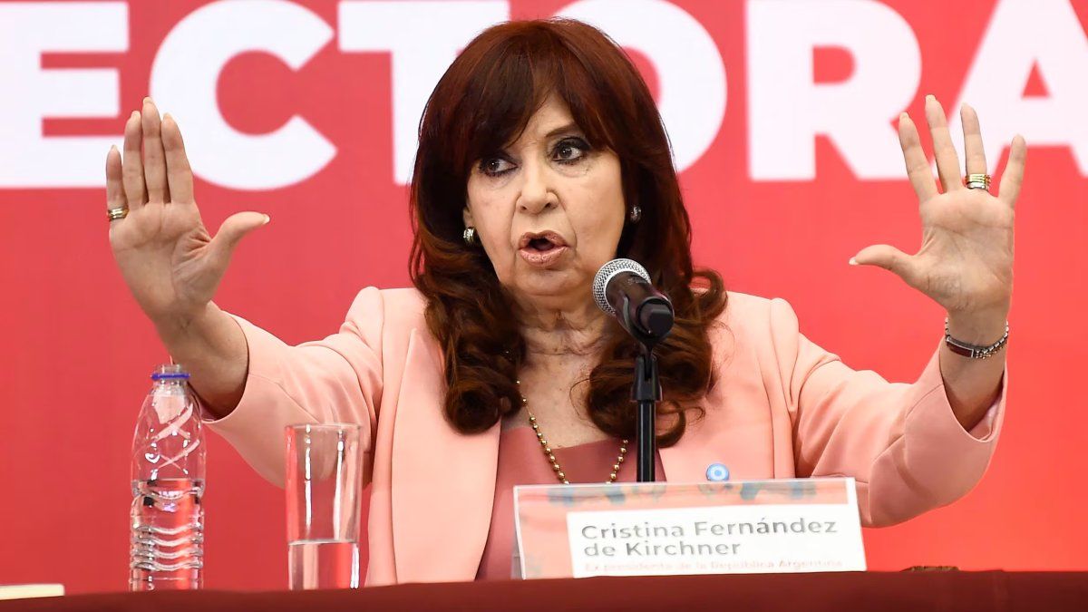 Condenan a seis años de prisión a Cristina Fernández de Kirchner por irregularidades en obras viales