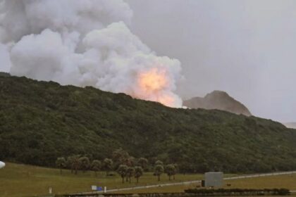 Un incendio devasta instalación espacial de Japón durante prueba de cohete