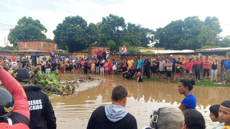 Joven de 19 años es arrastrado por una cañada tras fuertes lluvias en Maracaibo Cañada joven maracaibo lluvia