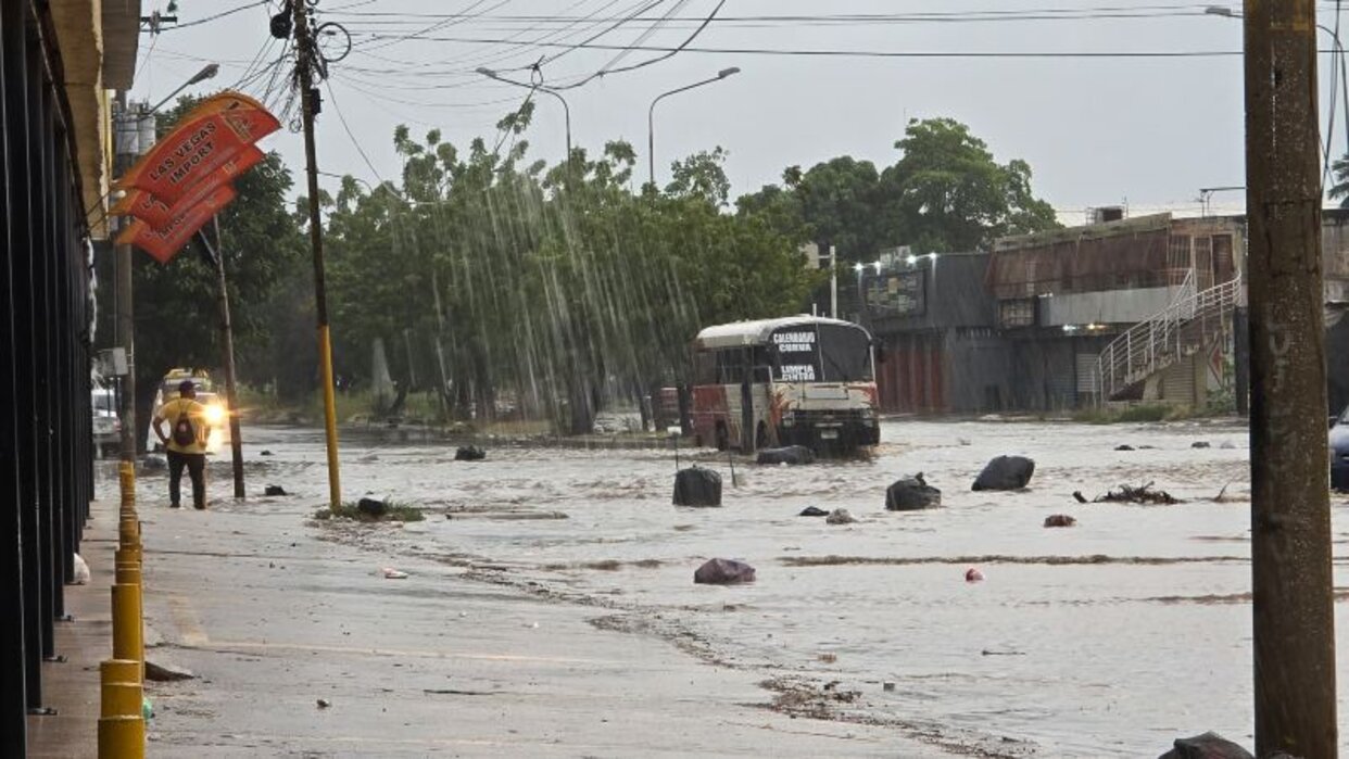 Fuertes lluvias inundan Maracaibo y generan caos en las principales avenidas