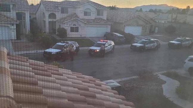 Policía de Las Vegas investiga situación de barricada en el oeste de la ciudad las vegas