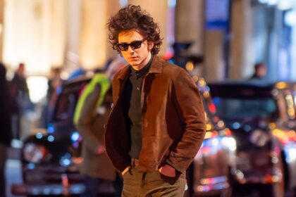 Timothée Chalamet interpreta a Bob Dylan en la nueva película “A Complete Unknown”