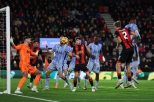 El Tottenham cae ante el Bournemouth en un encuentro lleno de tensión