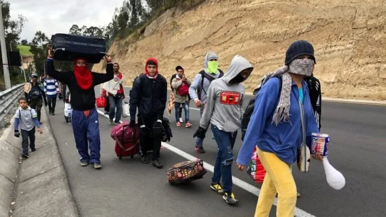 Ecuador enfrenta crisis migratoria: 400 mil venezolanos han llegado en dos años, un 33% son menores