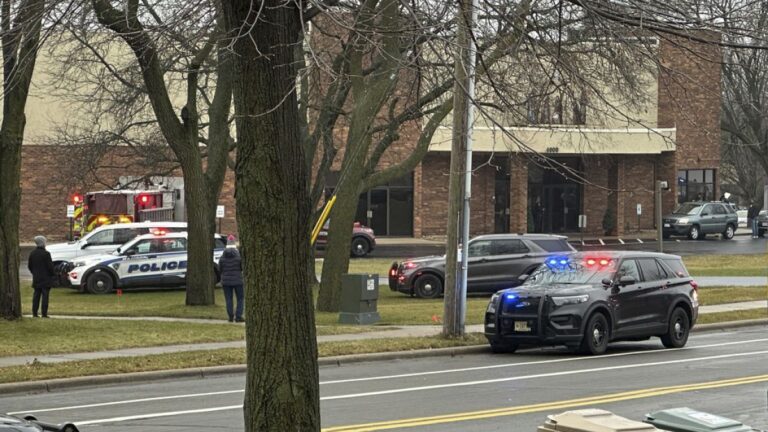 Tiroteo en escuela cristiana de Wisconsin deja tres muertos y seis heridos