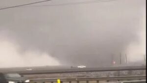 Cinco tornados azotan el sureste de Texas en un año de desastres naturales