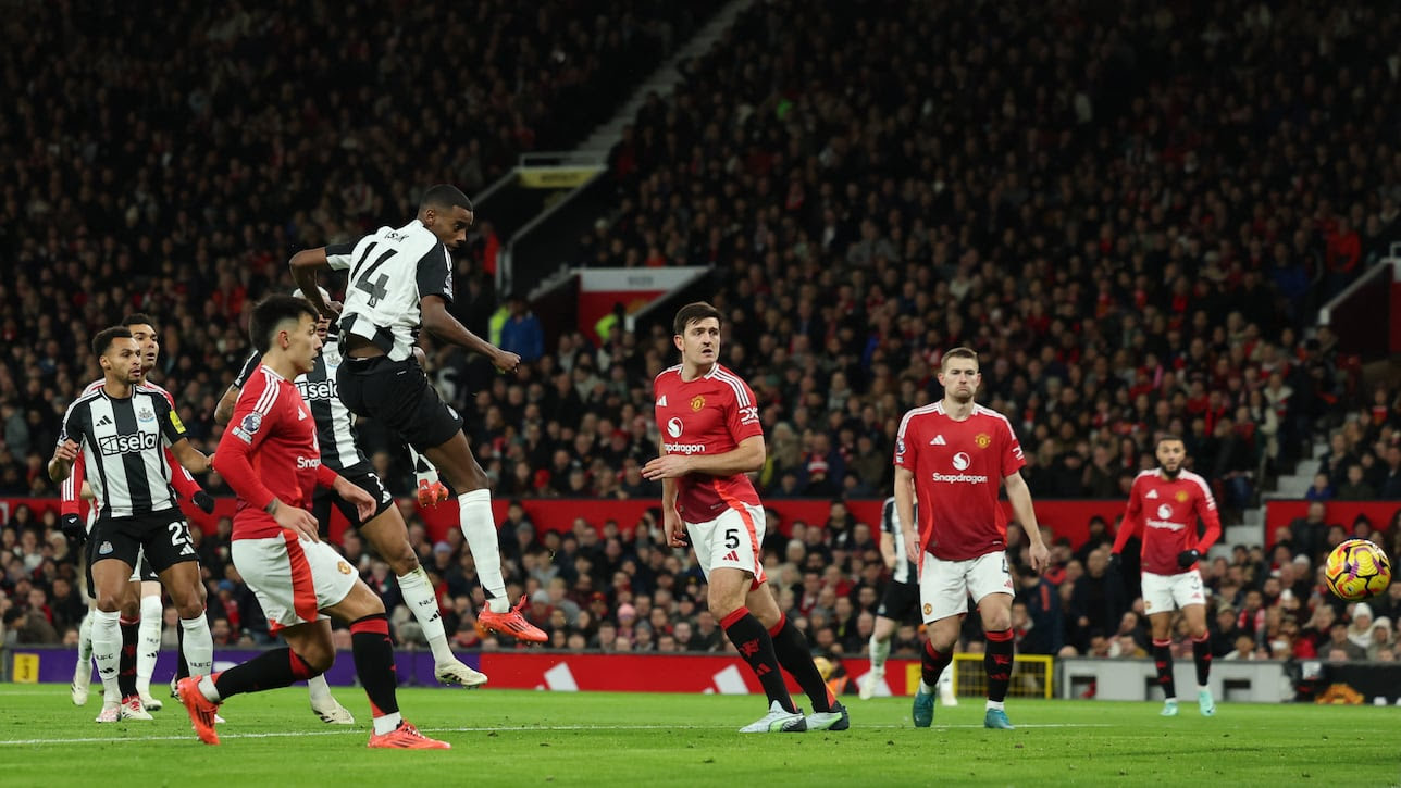 El Newcastle humilla al Manchester United en Old Trafford