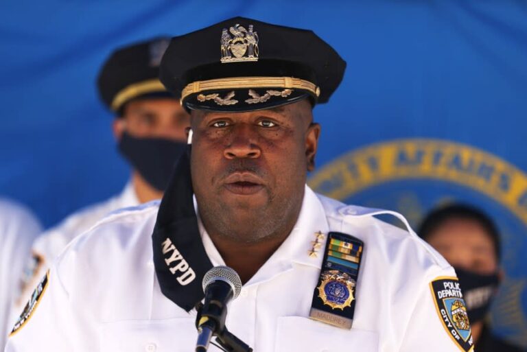 Jefe de la Policía de Nueva York dimite por exigir favores sexuales a una subordinada