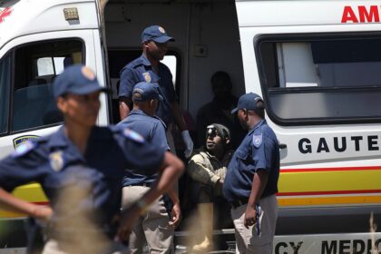 Aficionados desatan caos y provocan tragedia en partido de fútbol en Guinea