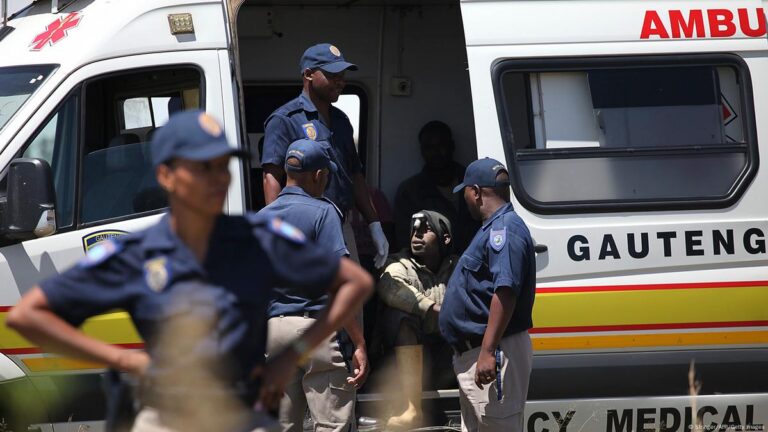 Aficionados desatan caos y provocan tragedia en partido de fútbol en Guinea