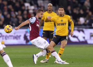 El West Ham rompe su mala racha con un triunfo de los Wolves