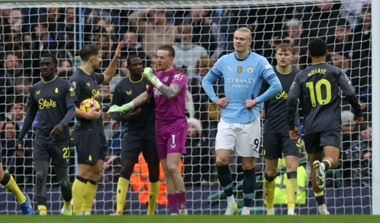 Erling Haaland falla un penalti y el City se queda sin victoria