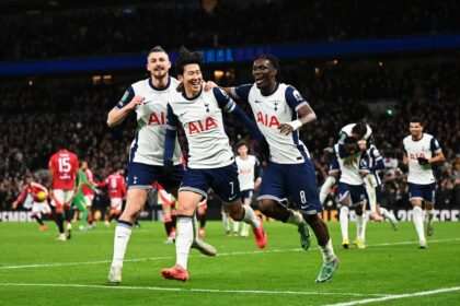 Tottenham arrasa al Manchester United y avanza en la Carabao Cup
