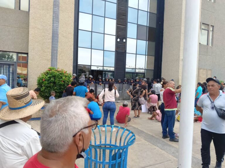 Yukpas toman el Palacio de Justicia en Maracaibo este 19 de diciembre