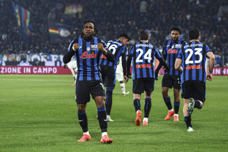 Atalanta supera al AC Milán y se posiciona como líder de la Serie A