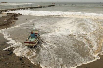 Autoridades de Perú cierran 91 puertos ante oleaje anómalo