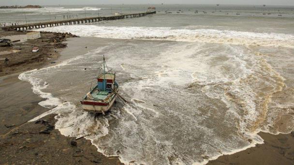 Autoridades de Perú cierran 91 puertos ante oleaje anómalo