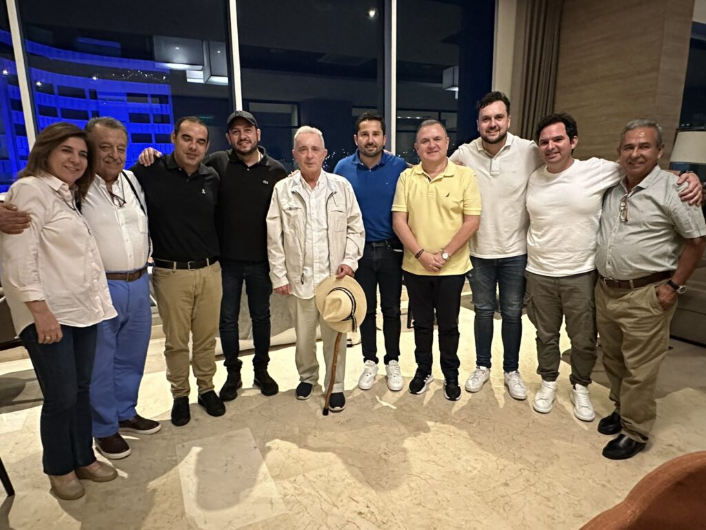 Álvaro Uribe solicita intervención internacional para liberar a Venezuela