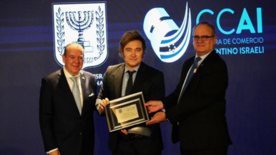 Javier Milei recibe el Premio Génesis por su apoyo a Israel Javier Milei recibe el Premio Génesis por su apoyo a Israel