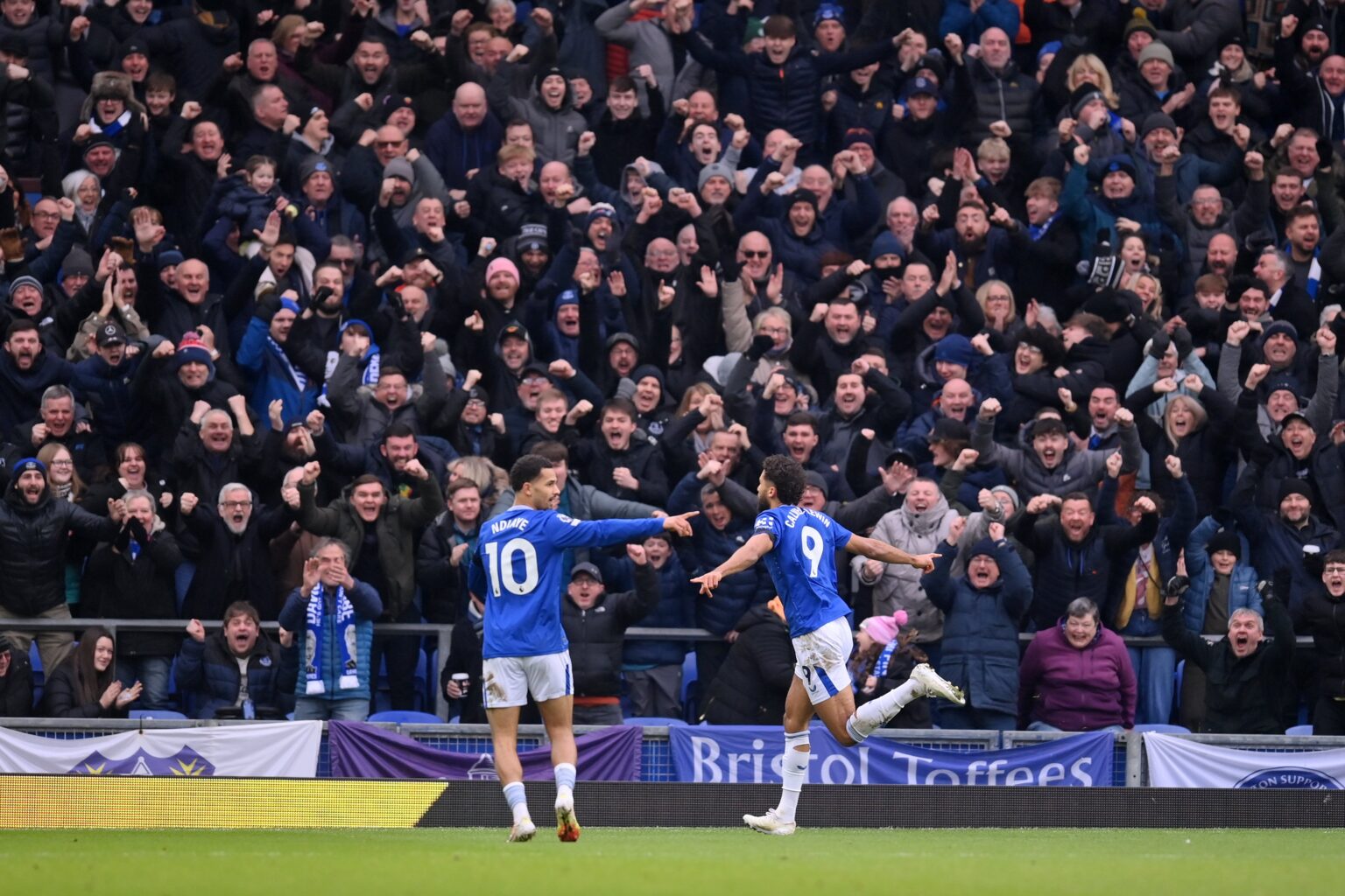 Everton logra una victoria sobre un Tottenham diezmado por lesiones Everton logra una victoria sobre un Tottenham diezmado por lesiones
