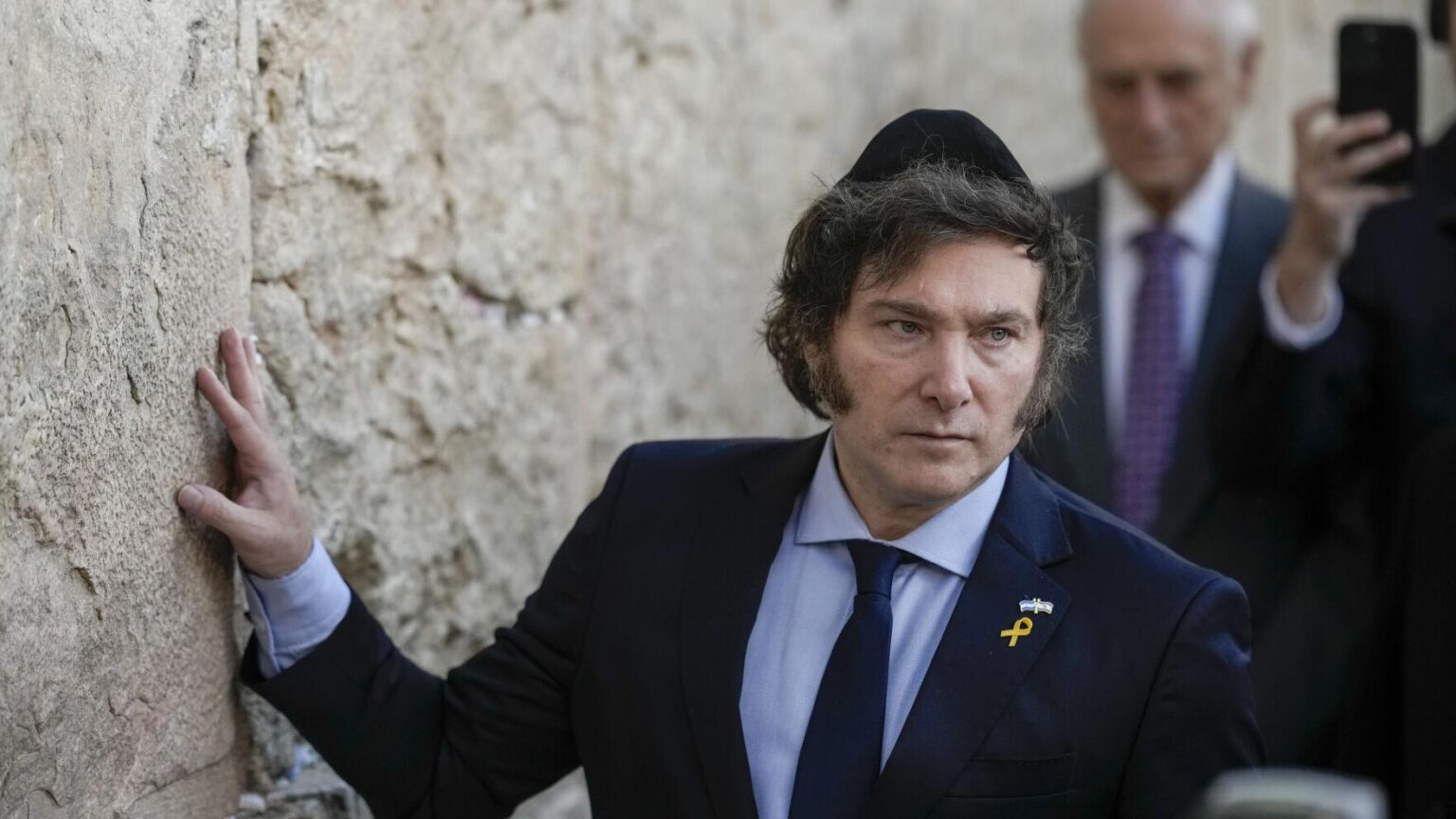 Javier Milei recibe el Premio Génesis por su apoyo a Israel Javier Milei recibe el Premio Génesis por su apoyo a Israel