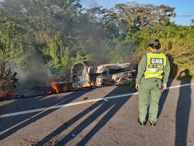 Conductor se vuelca en la autopista Lara-Zulia