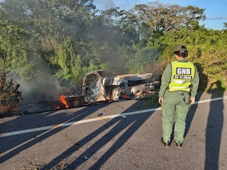Conductor se vuelca en la autopista Lara-Zulia