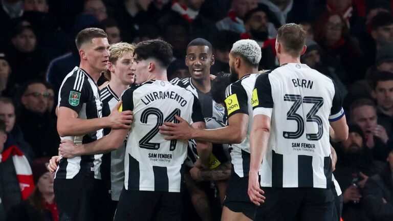Newcastle sorprende al Arsenal y se lleva la ventaja en la Carabao Cup
